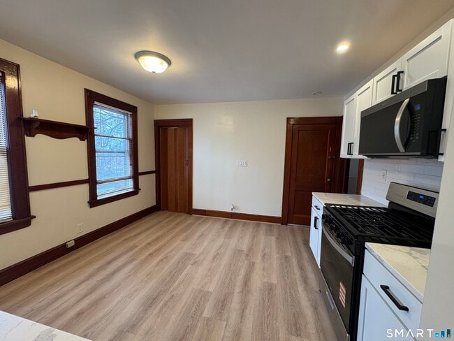 Building Photo - 120 Burritt Ave