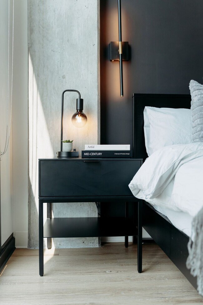 Building Photo - 755 S Clark St