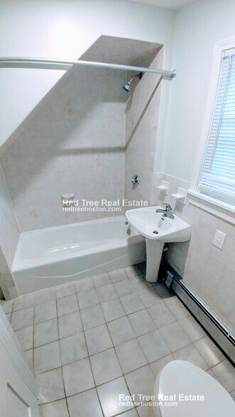 Building Photo - 479 High St