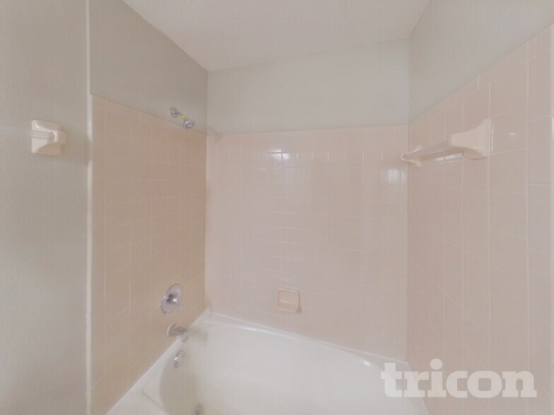 Building Photo - 1403 14th St W