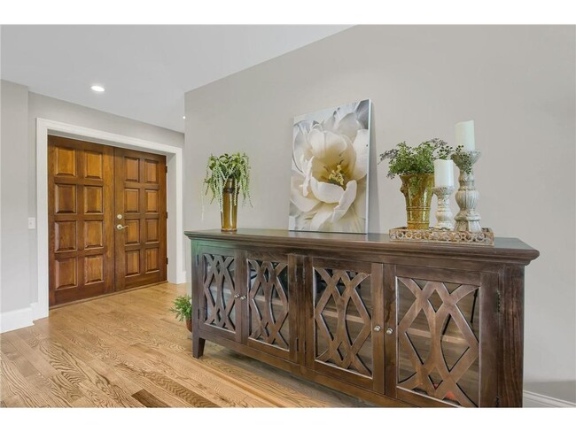 Building Photo - 3465 Deephaven Ave