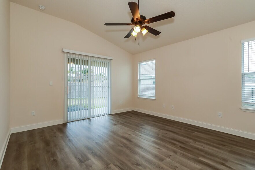 Building Photo - 3074 Zeyno Dr