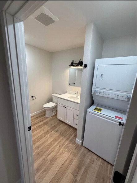 Building Photo - 102 8th Ave SW