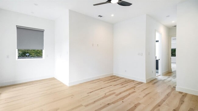 Building Photo - 2318 Arroyo Ave