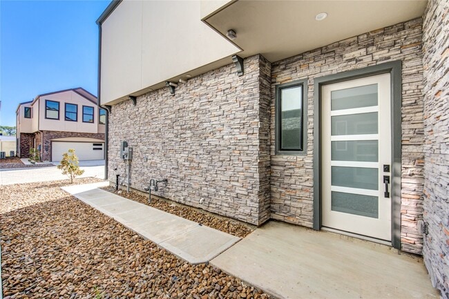 Building Photo - 2930 El Fenice Ln