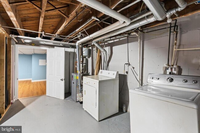 Building Photo - 5621 Clearspring Rd