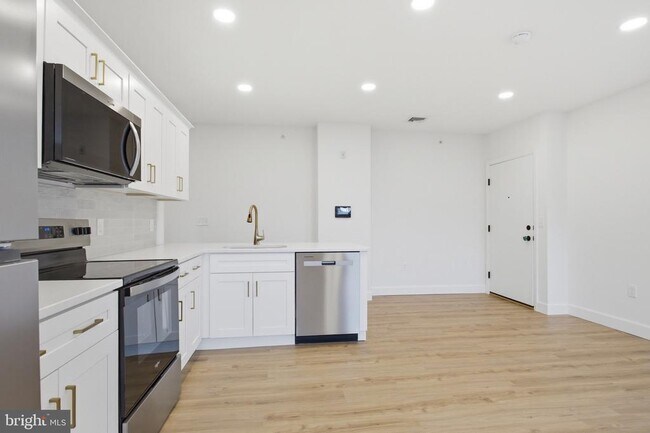 Building Photo - 100 W Front St