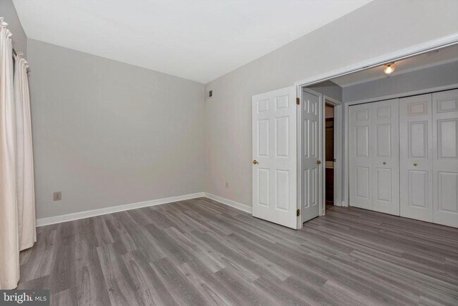 Building Photo - 910 McLendon Dr