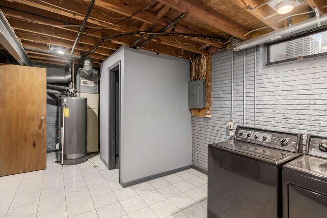 Building Photo - 5841 Elmbridge Ln