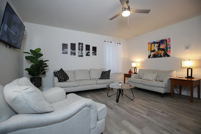 Building Photo - 168 S Winchester Ave