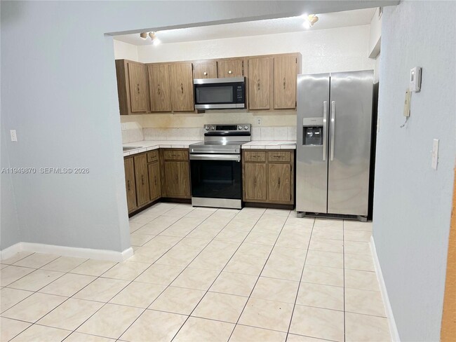 Building Photo - 6518 SW 41st St