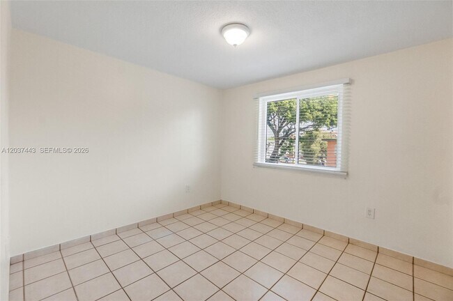 Building Photo - 677 SW 9th Ave