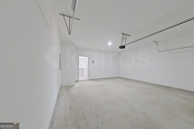 Building Photo - 100 English Oak Ln