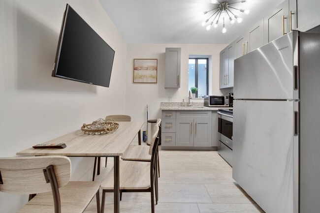 Building Photo - 1432 SW 22nd Ave