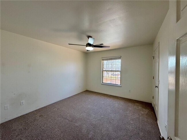 Building Photo - 101 Fox Glove Ln