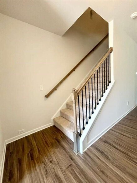 Building Photo - 503 Alma St