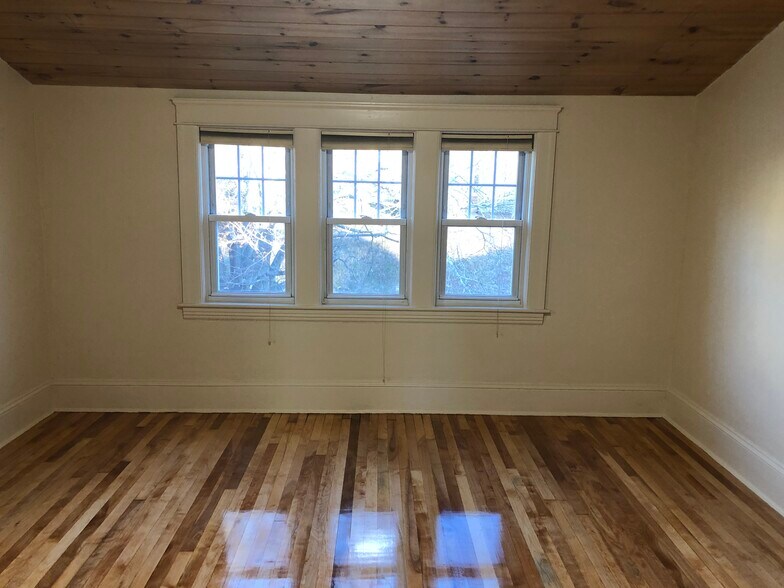 Building Photo - 61 Hadwen Rd