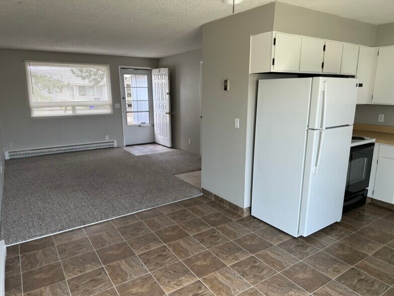 Building Photo - 226 W 21st Ave