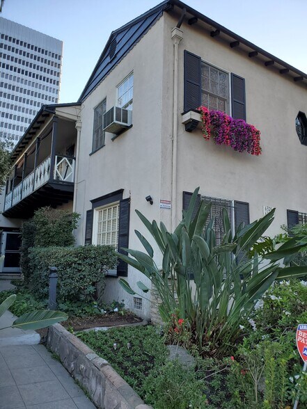 MAINTAINED LANDSCAPE - 6328 Orange St