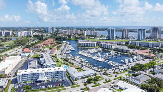 Building Photo - 143 Yacht Club Dr