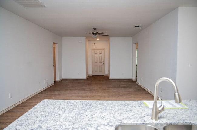 Building Photo - Entertain, Relax, and Enjoy West Texas Living