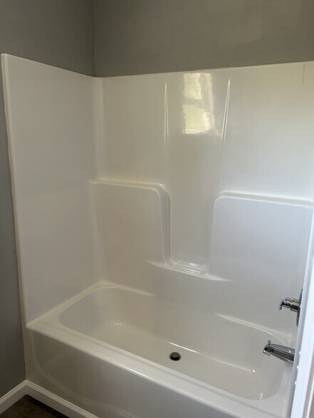 Building Photo - 113 Larry St