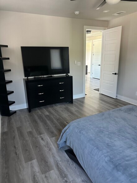 Building Photo - 2408 Peabody Ave