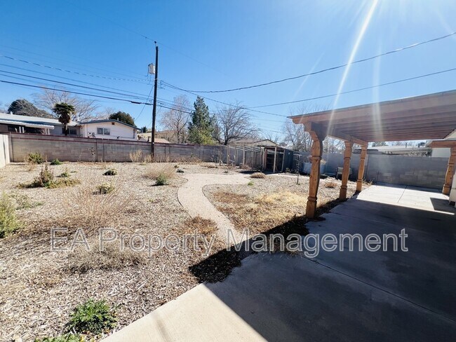 Building Photo - 1208 Alcazar St NE