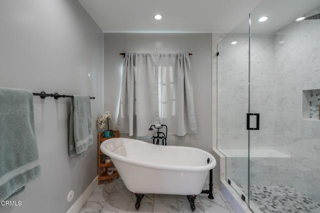 Building Photo - 4703 Oakwood Ave