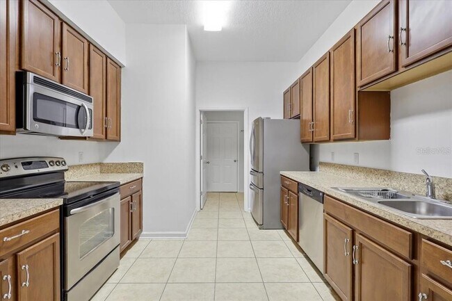 Building Photo - 605 Golden Lake Loop