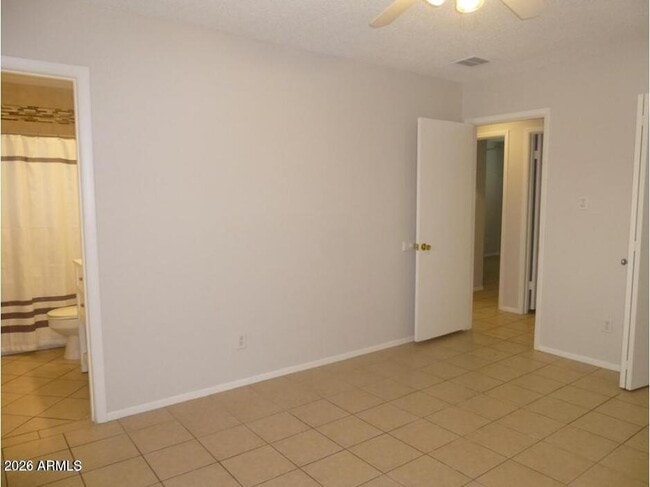 Building Photo - 946 E Loma Vista Dr