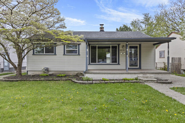 Primary Photo - 32119 Glen Ave