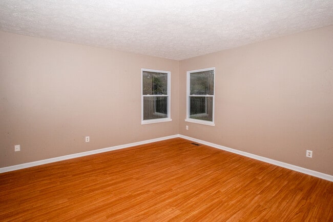 Building Photo - 3 Bedroom in Pike Township