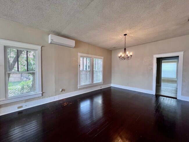 Building Photo - 2016 Rosario St