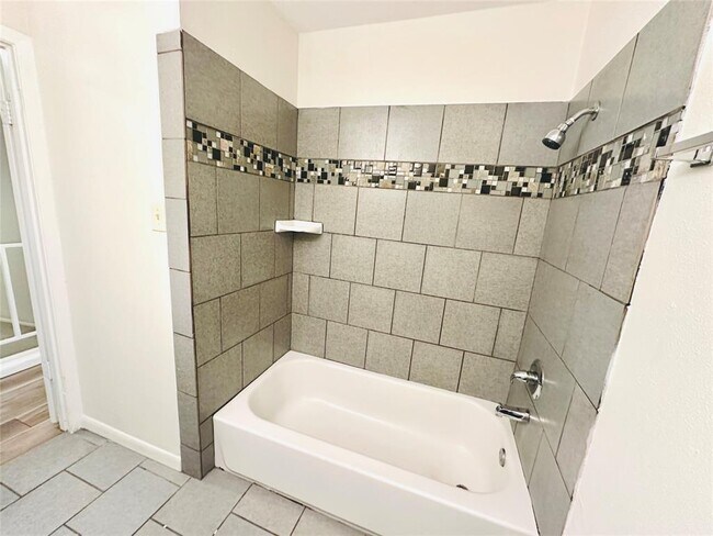 Building Photo - 3822 Southway Dr