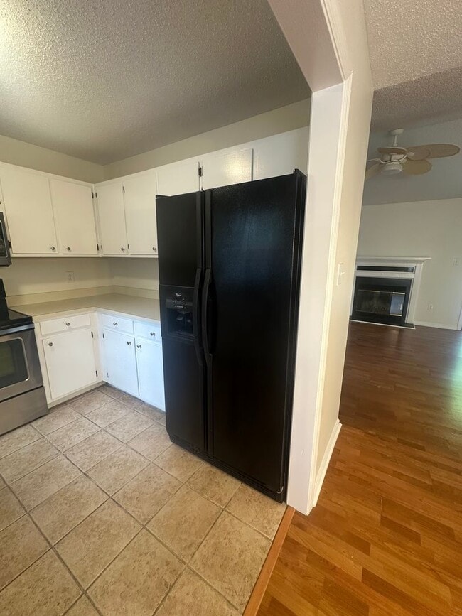 Building Photo - 3 Bed / 2 Bath Home – $1,675/mo | 1,188 Sq...