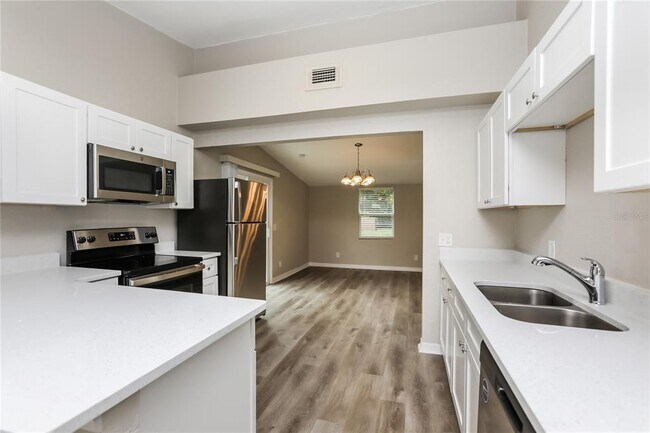 Building Photo - 2428 S Maple Ave