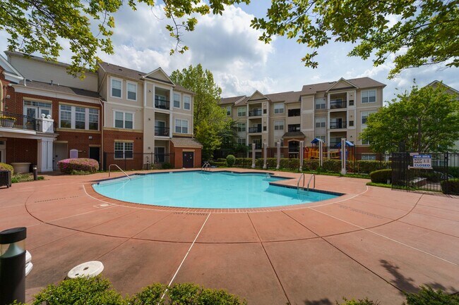 Building Photo - 3 level 2 BR 2BA condo in Fairfax Ridge