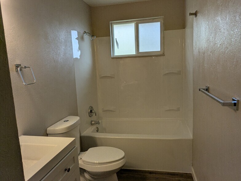 Building Photo - 14250 E 22nd Pl