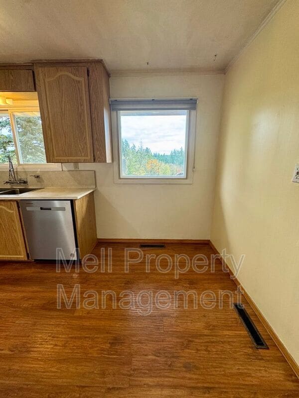 Building Photo - 2492 E Pickering Rd