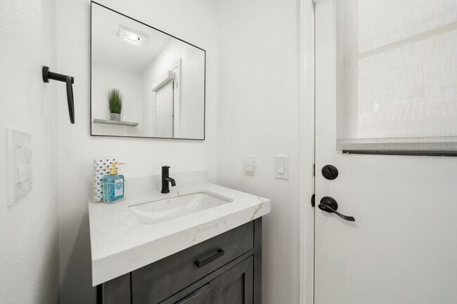 Building Photo - 74830 Waring Ct