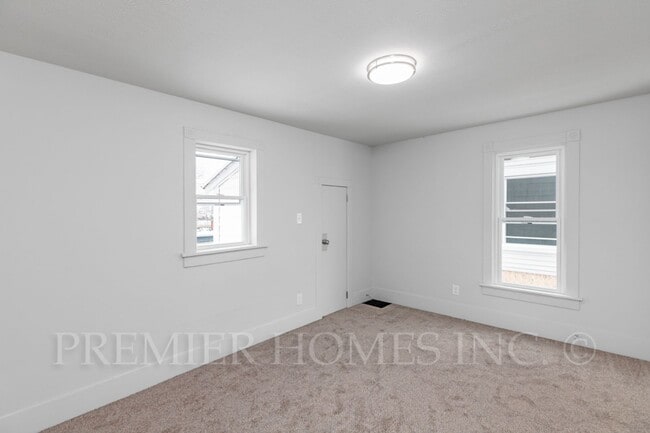 Building Photo - Charming 3BR, Two-Story Home in Canton, OH