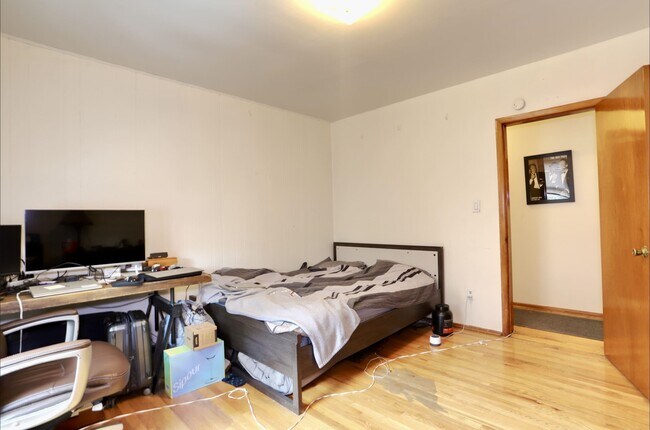 Building Photo - 939 Washington St