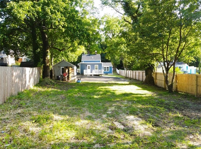 Building Photo - 389 Main Rd
