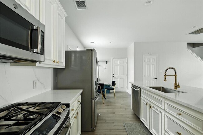 Building Photo - 2020 Bailey St