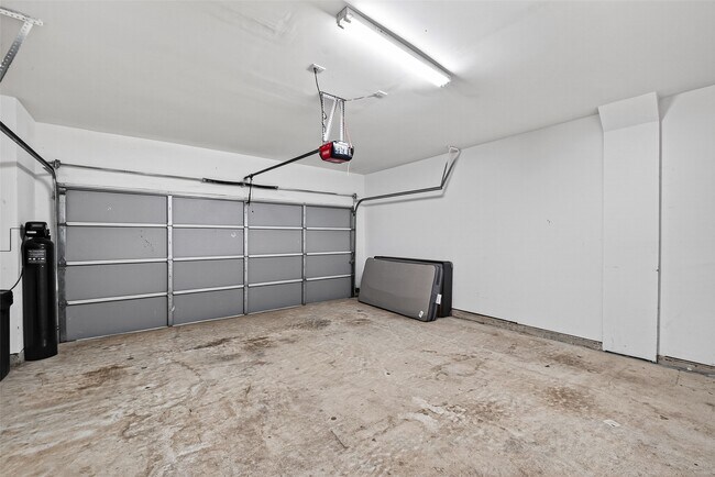 Building Photo - 3730 Main Poplar Dr