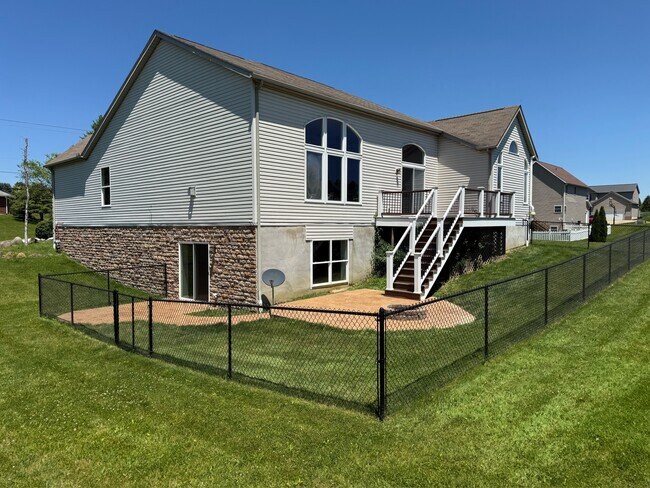Building Photo - 1686 Sandy Lake Rd