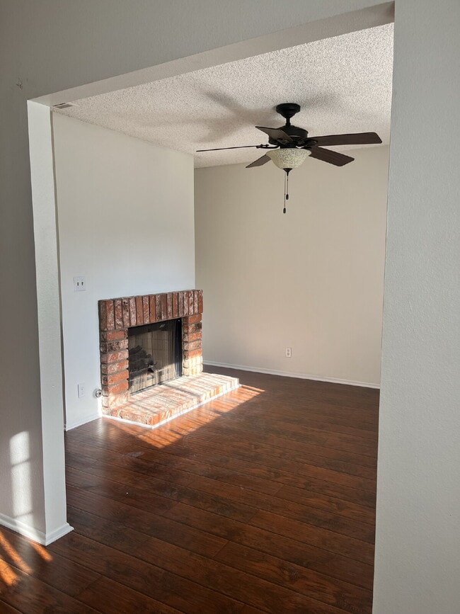 Building Photo - 480 Las Palomas Dr