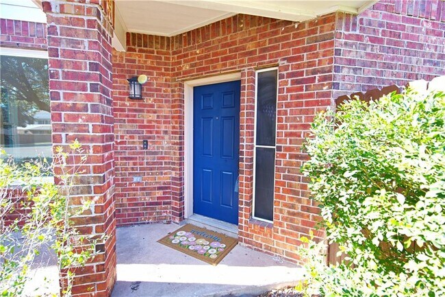 Building Photo - 27 Fern Ave W