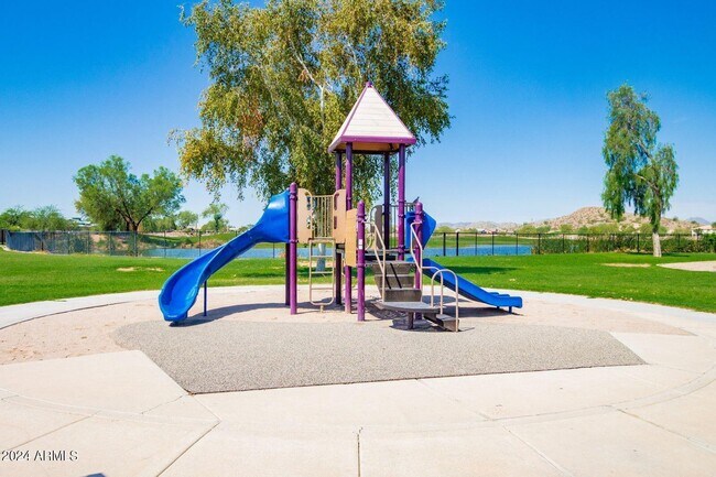 Building Photo - 983 E Palomino Way